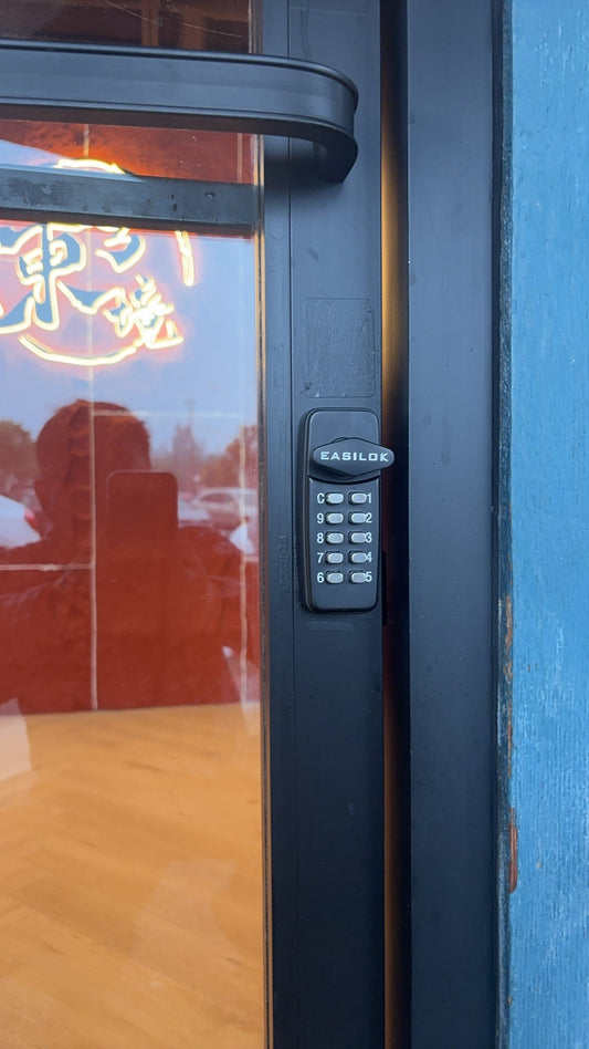 Stop Being the "Door Boy" for Your Own Shop! Why North American Store Owners are Finally Ditching Physical Keys.