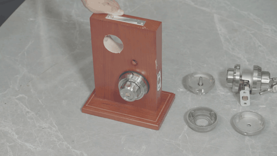 Vacation Peace of Mind: How the EASILOK E2 Protects Your Home While You’re Away